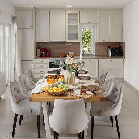 Traumhafte Mit Meerblick, Privatpool, Babybett, Bbq-bereich, Waschmaschine *