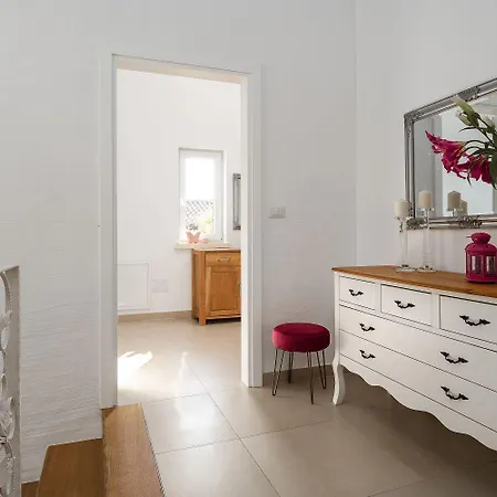 Vikendica Traumhafte Mit Meerblick, Privatpool, Babybett, Bbq-bereich, Waschmaschine *