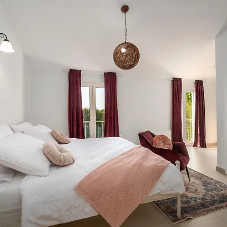 Prázdninový dům Traumhafte Mit Meerblick, Privatpool, Babybett, Bbq-bereich, Waschmaschine