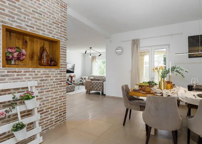 Traumhafte Mit Meerblick, Privatpool, Babybett, Bbq-bereich, Waschmaschine Vikendica Kastelir