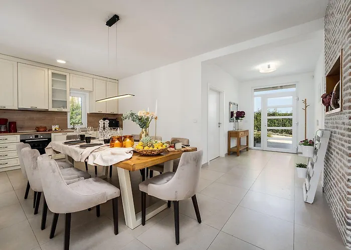 Traumhafte Mit Meerblick, Privatpool, Babybett, Bbq-bereich, Waschmaschine Kastelir