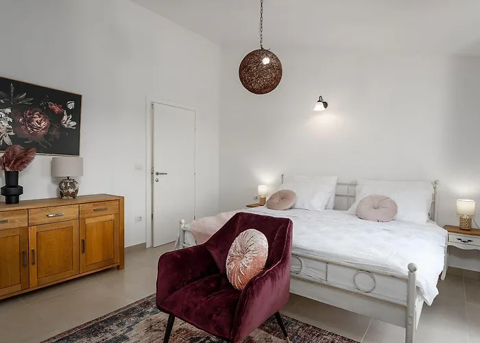 Vikendica Traumhafte Mit Meerblick, Privatpool, Babybett, Bbq-bereich, Waschmaschine Kastelir